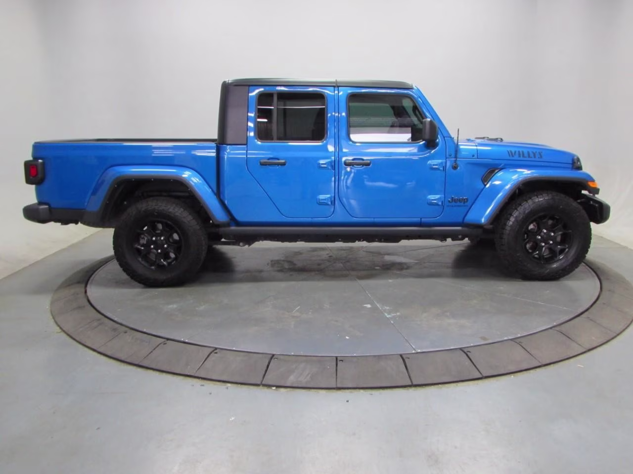 2023 Hydro Blue Pearlcoat Jeep Gladiator Willys 4X4 Truck