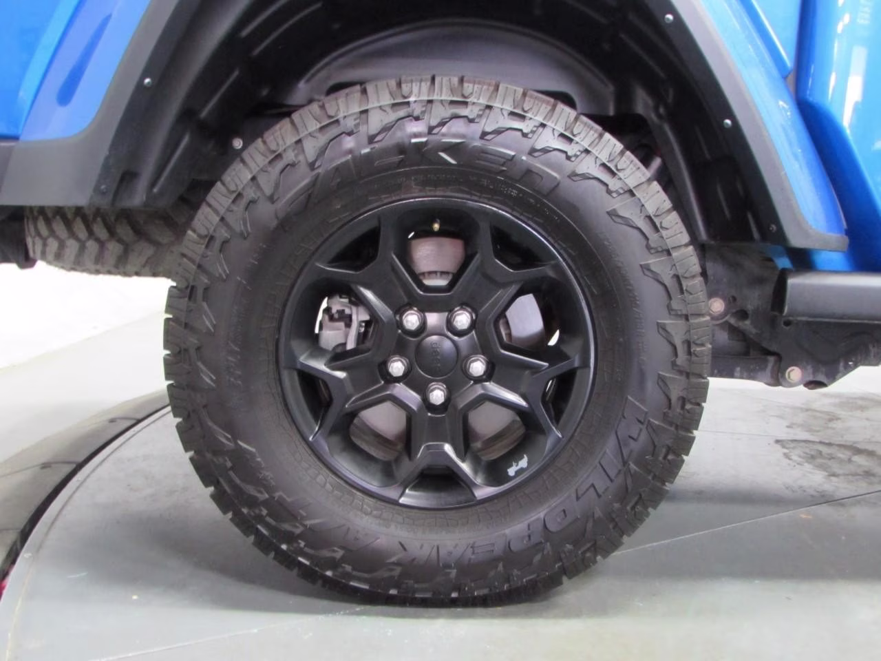 2023 Hydro Blue Pearlcoat Jeep Gladiator Willys 4X4 Truck