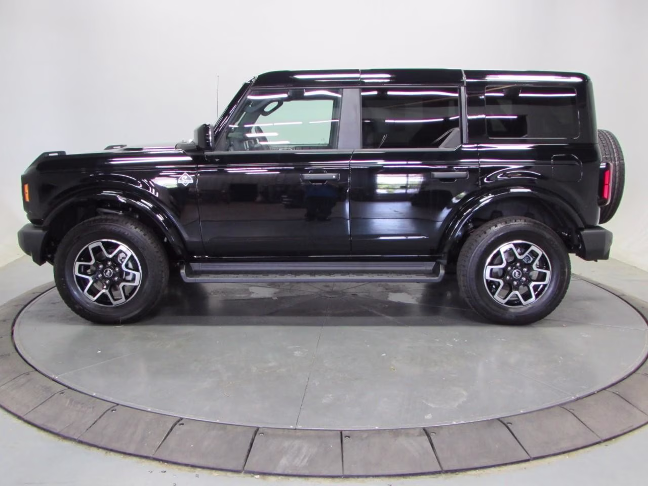2026 Shadow Black Ford Bronco Outer Banks 4X4 SUV