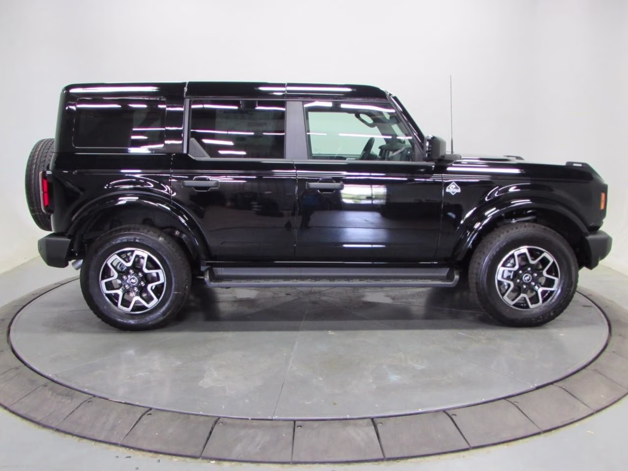 2026 Shadow Black Ford Bronco Outer Banks 4X4 SUV