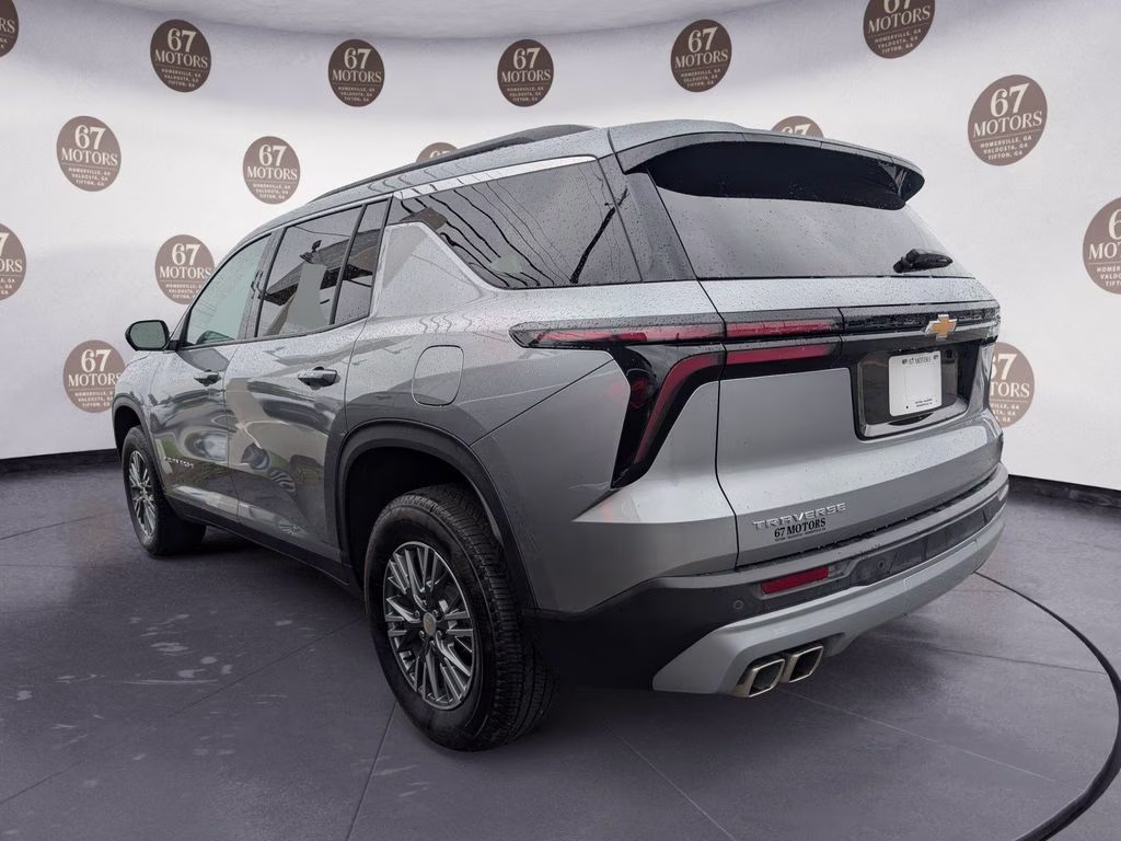 2024 Sterling Gray Metallic Chevrolet Traverse LT FWD SUV
