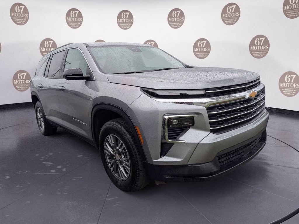 2024 Sterling Gray Metallic Chevrolet Traverse LT FWD SUV