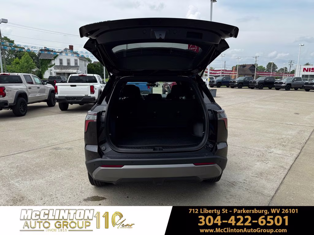 2026 Mosaic Black Metallic Chevrolet Equinox LT FWD SUV