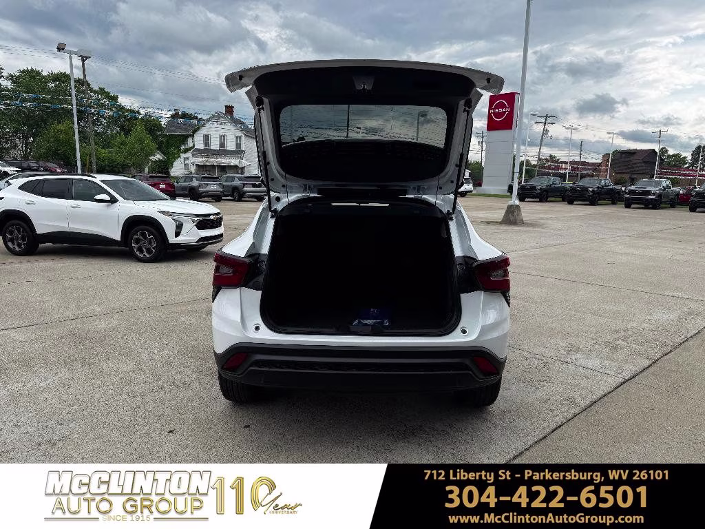 2026 Summit White Chevrolet Trax LT FWD SUV