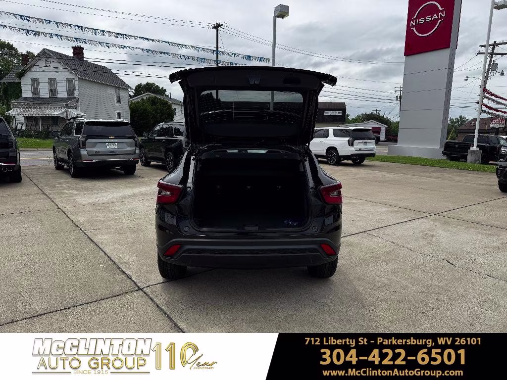 2026 Mosaic Black Metallic Chevrolet Trax LT FWD SUV