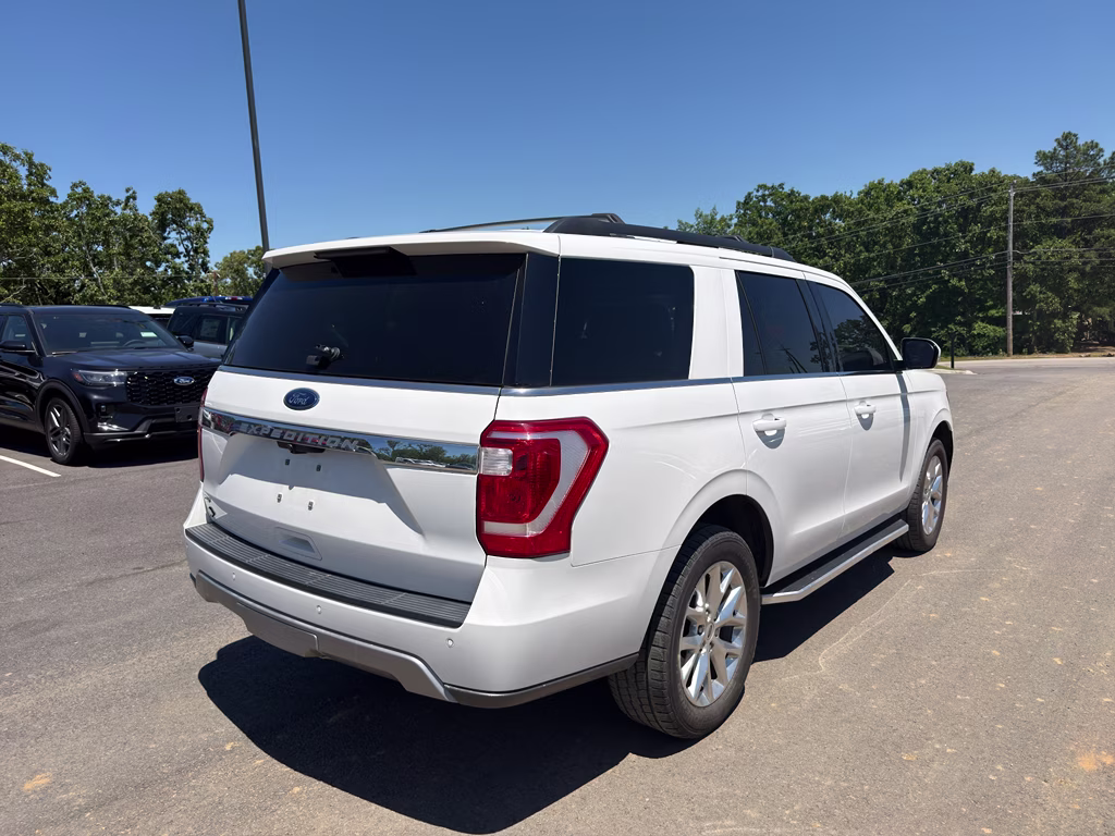 2021 Star White Metallic Tri-Coat Ford Expedition XLT RWD SUV