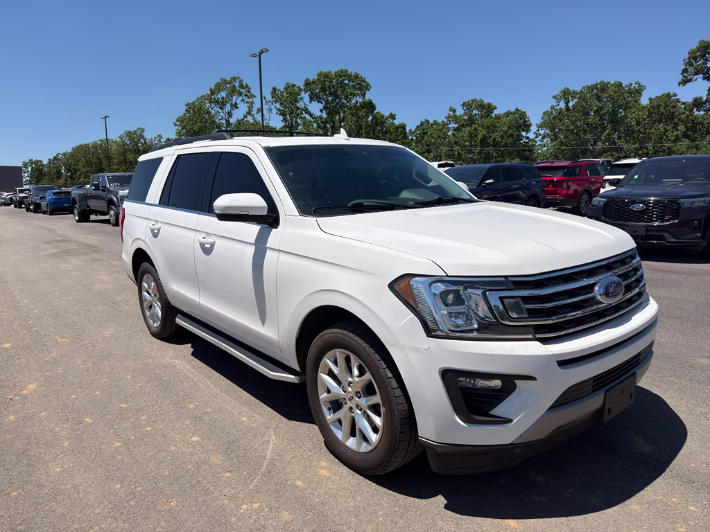 2021 Star White Metallic Tri-Coat Ford Expedition XLT RWD SUV