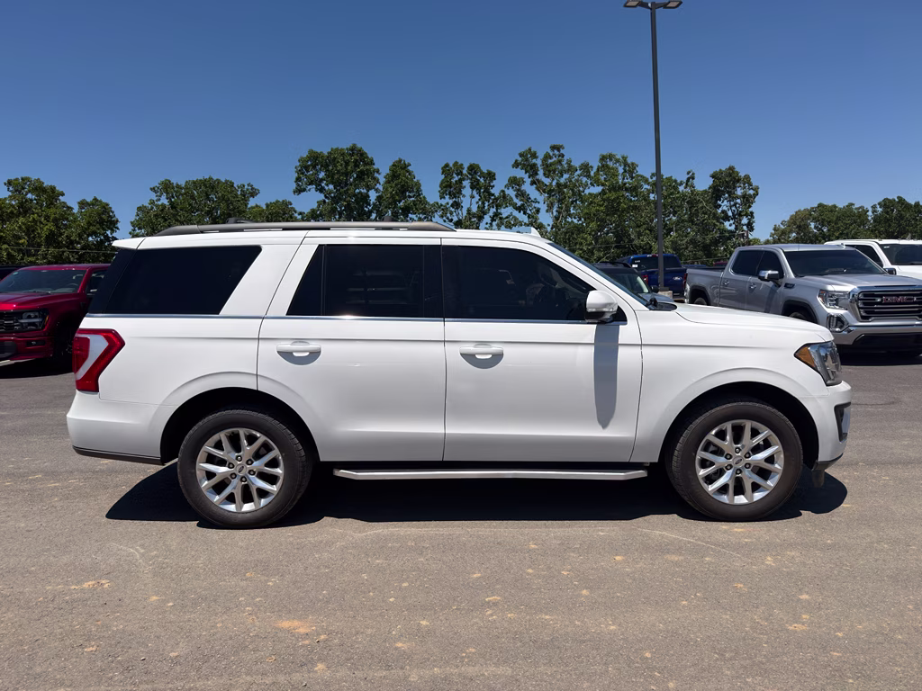 2021 Star White Metallic Tri-Coat Ford Expedition XLT RWD SUV