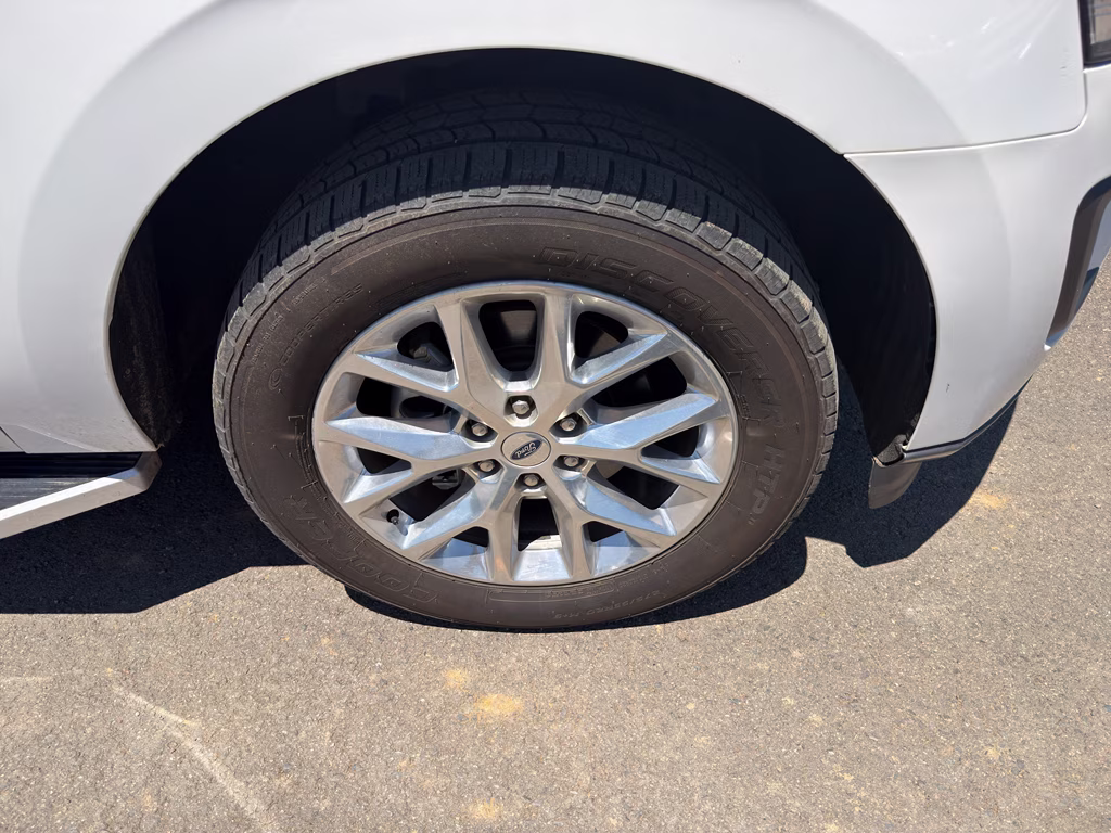 2021 Star White Metallic Tri-Coat Ford Expedition XLT RWD SUV