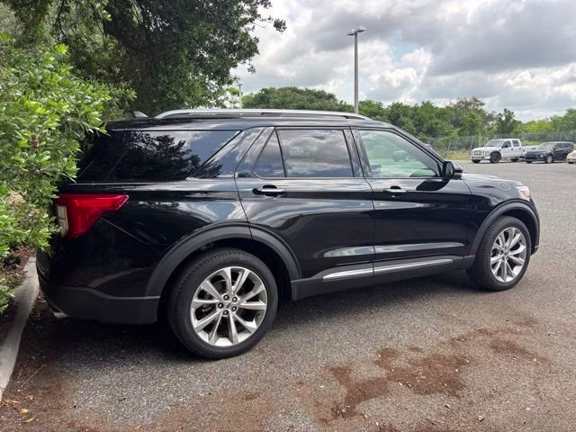 2022 Agate Black Metallic Ford Explorer Platinum 4X4 SUV