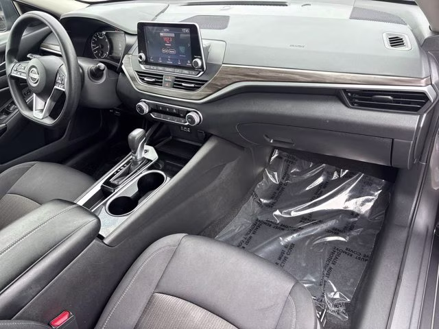 2024 Gun Metallic Nissan Altima 2.5 SV FWD Sedan