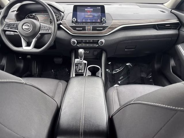 2024 Gun Metallic Nissan Altima 2.5 SV FWD Sedan