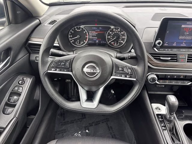 2024 Gun Metallic Nissan Altima 2.5 SV FWD Sedan