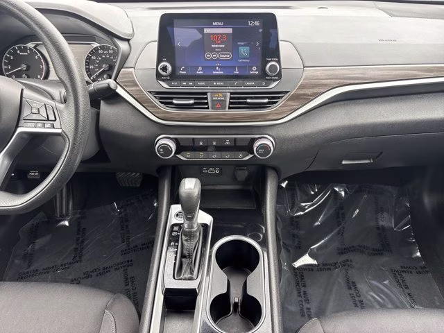2024 Gun Metallic Nissan Altima 2.5 SV FWD Sedan