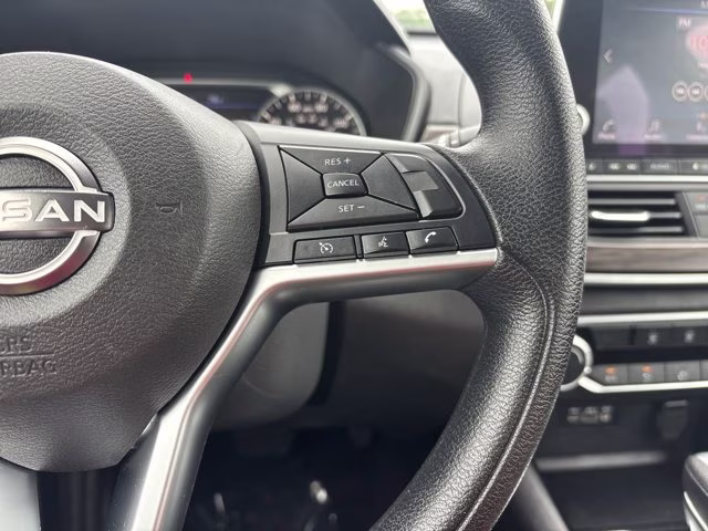 2024 Gun Metallic Nissan Altima 2.5 SV FWD Sedan