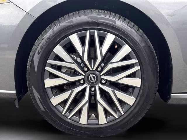2024 Gun Metallic Nissan Altima 2.5 SV FWD Sedan
