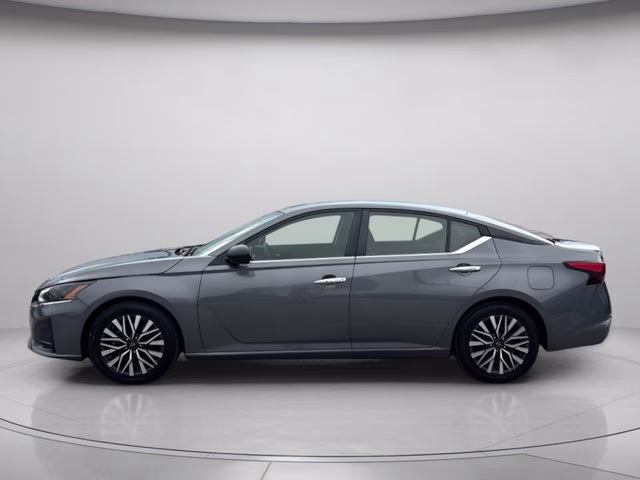2024 Gun Metallic Nissan Altima 2.5 SV FWD Sedan