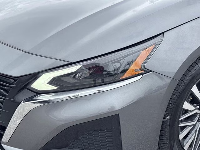 2024 Gun Metallic Nissan Altima 2.5 SV FWD Sedan