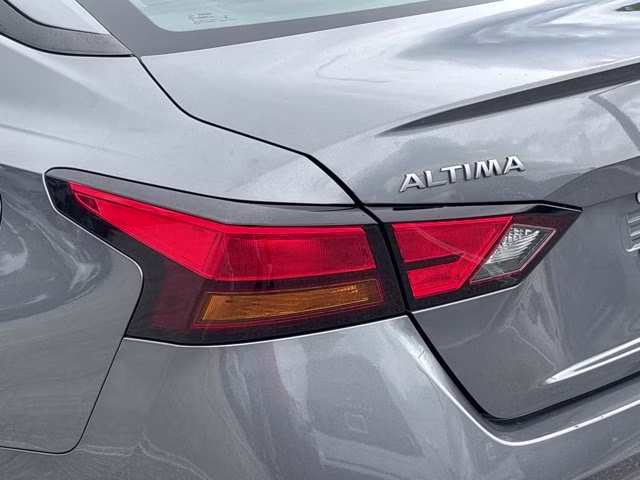 2024 Gun Metallic Nissan Altima 2.5 SV FWD Sedan