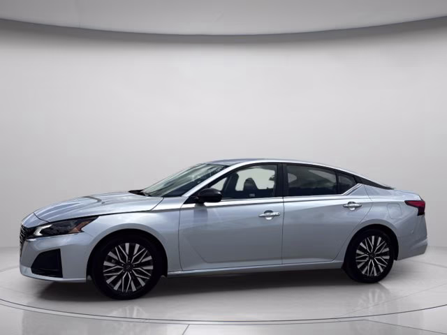 2024 Brilliant Silver Metallic Nissan Altima 2.5 SV FWD Sedan