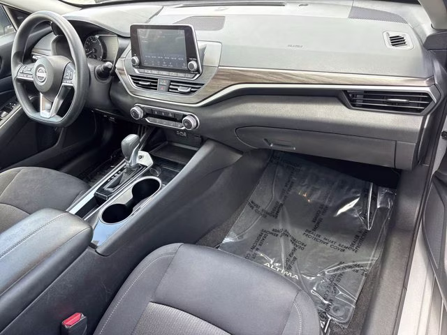 2024 Brilliant Silver Metallic Nissan Altima 2.5 SV FWD Sedan