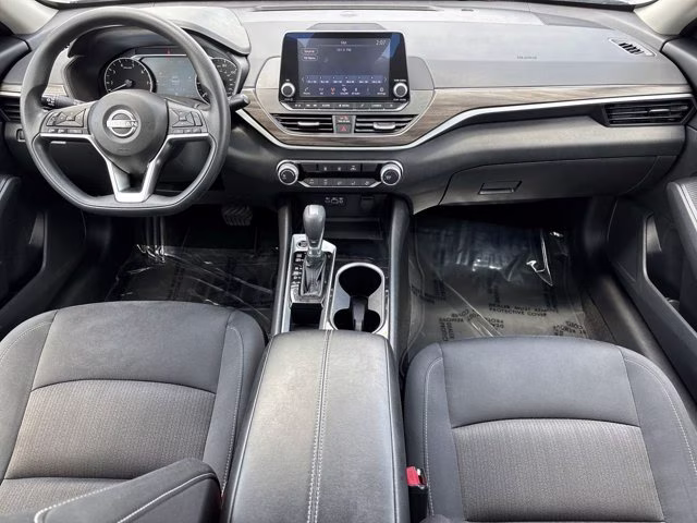2024 Brilliant Silver Metallic Nissan Altima 2.5 SV FWD Sedan