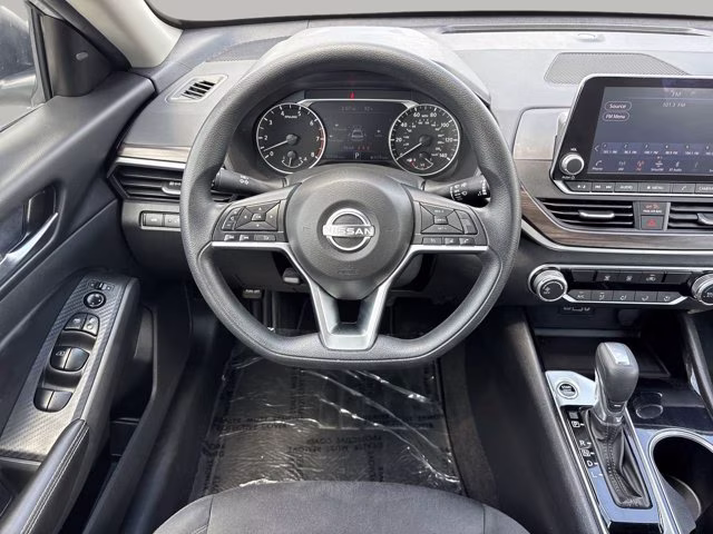 2024 Brilliant Silver Metallic Nissan Altima 2.5 SV FWD Sedan
