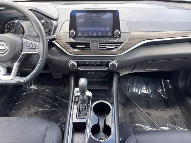2024 Brilliant Silver Metallic Nissan Altima 2.5 SV FWD Sedan