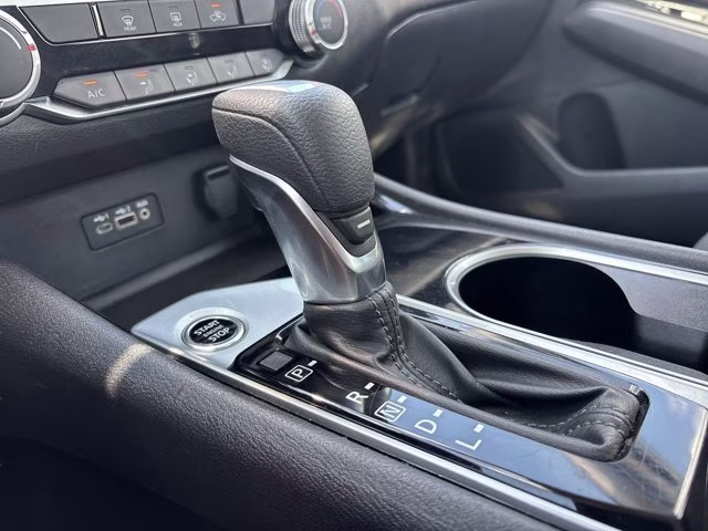 2024 Brilliant Silver Metallic Nissan Altima 2.5 SV FWD Sedan