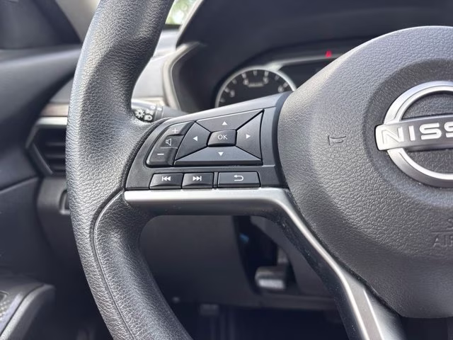 2024 Brilliant Silver Metallic Nissan Altima 2.5 SV FWD Sedan