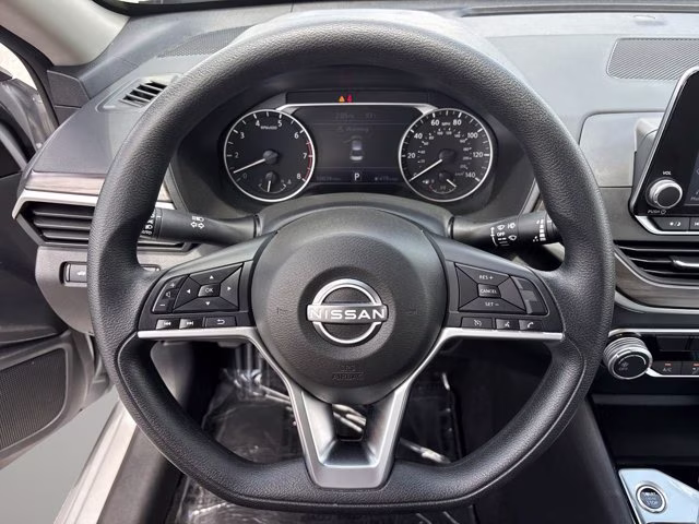 2024 Brilliant Silver Metallic Nissan Altima 2.5 SV FWD Sedan