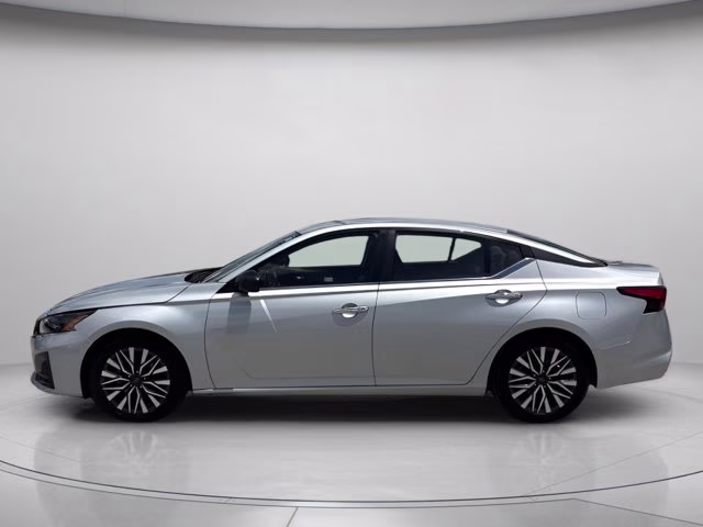 2024 Brilliant Silver Metallic Nissan Altima 2.5 SV FWD Sedan
