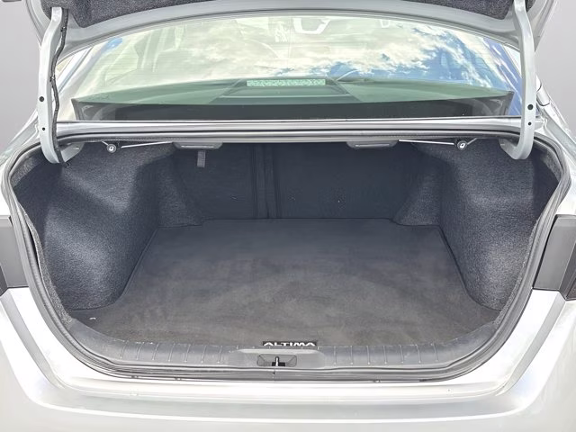 2024 Brilliant Silver Metallic Nissan Altima 2.5 SV FWD Sedan
