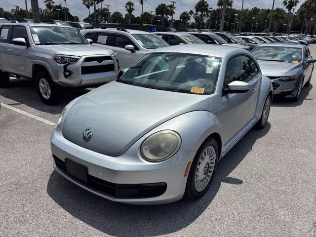 2016 Reflex Silver Metallic Volkswagen Beetle Coupe 1.8T SE FWD Hatchback