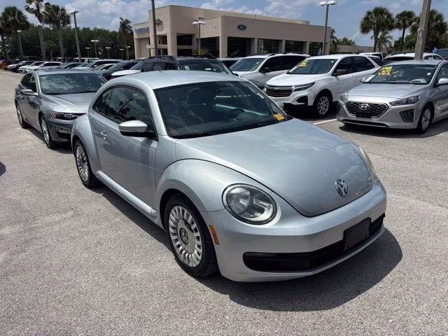 2016 Reflex Silver Metallic Volkswagen Beetle Coupe 1.8T SE FWD Hatchback