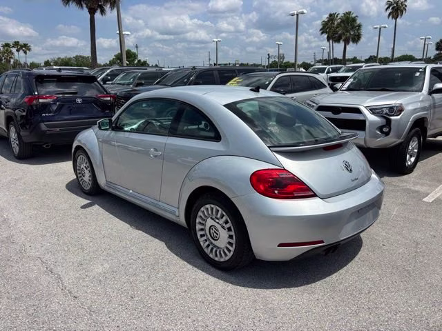 2016 Reflex Silver Metallic Volkswagen Beetle Coupe 1.8T SE FWD Hatchback