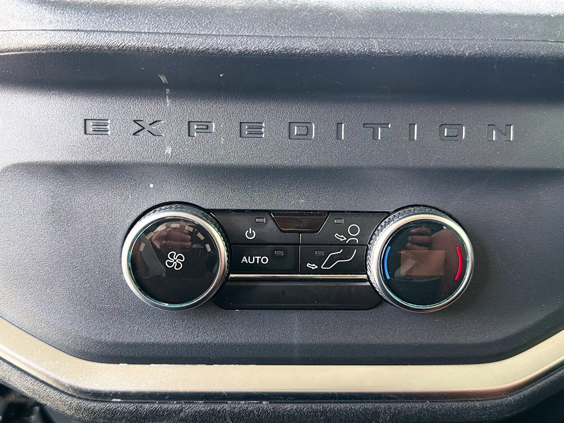 2025 Oxford White Ford Expedition Max Active 4X4 SUV