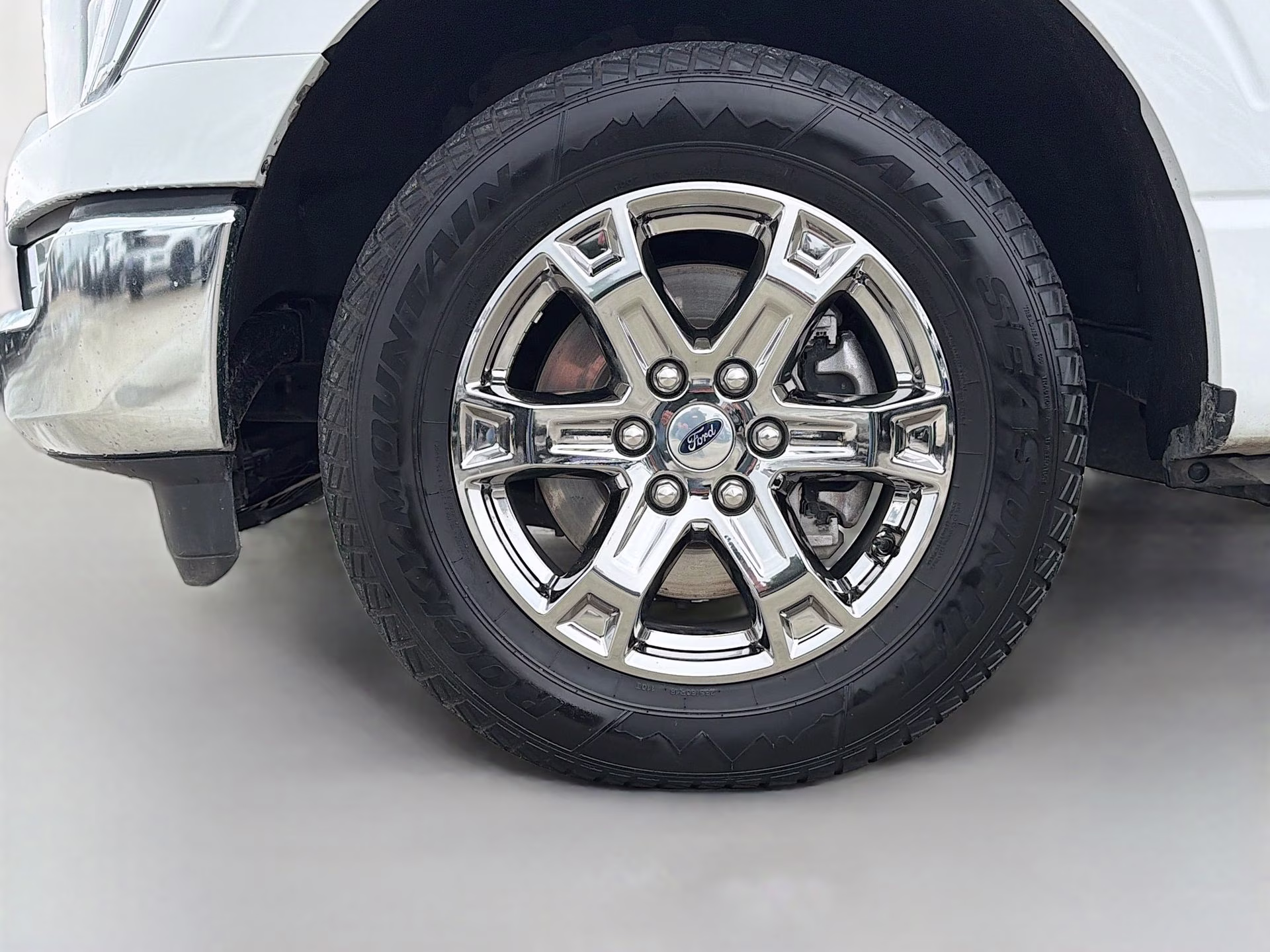 2022 Oxford White Ford F-150 XLT RWD Truck
