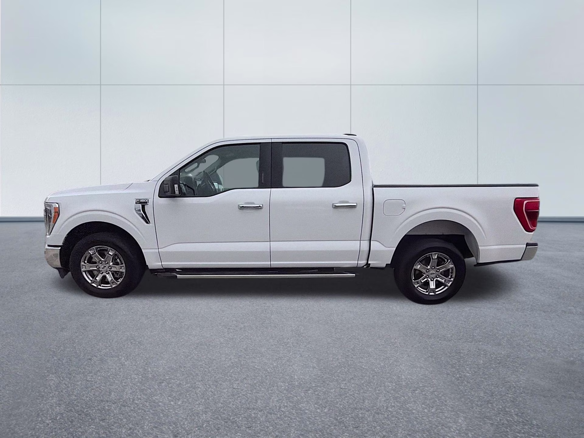 2022 Oxford White Ford F-150 XLT RWD Truck