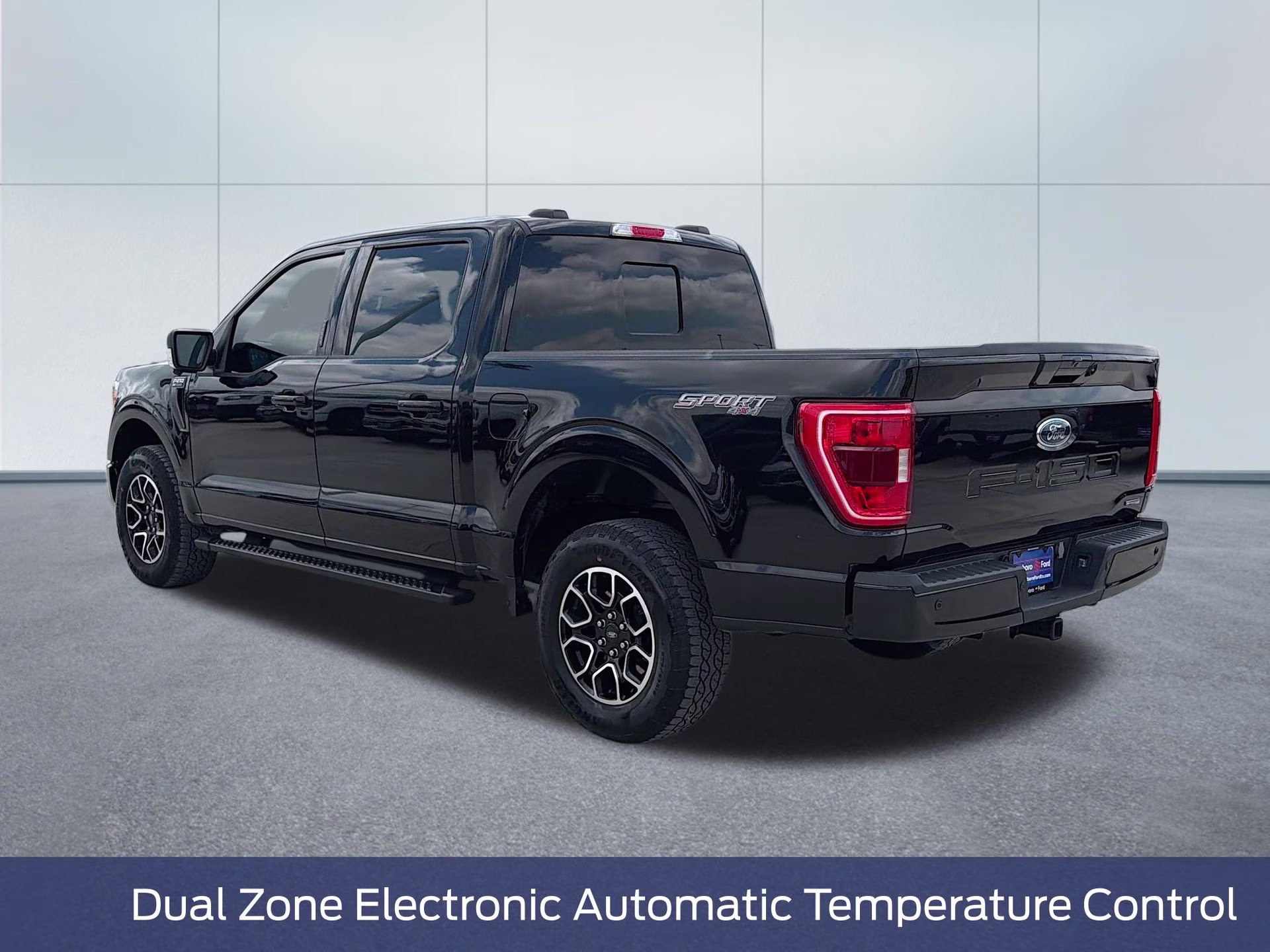 2023 Agate Black Metallic Ford F-150 XLT 4X4 Truck