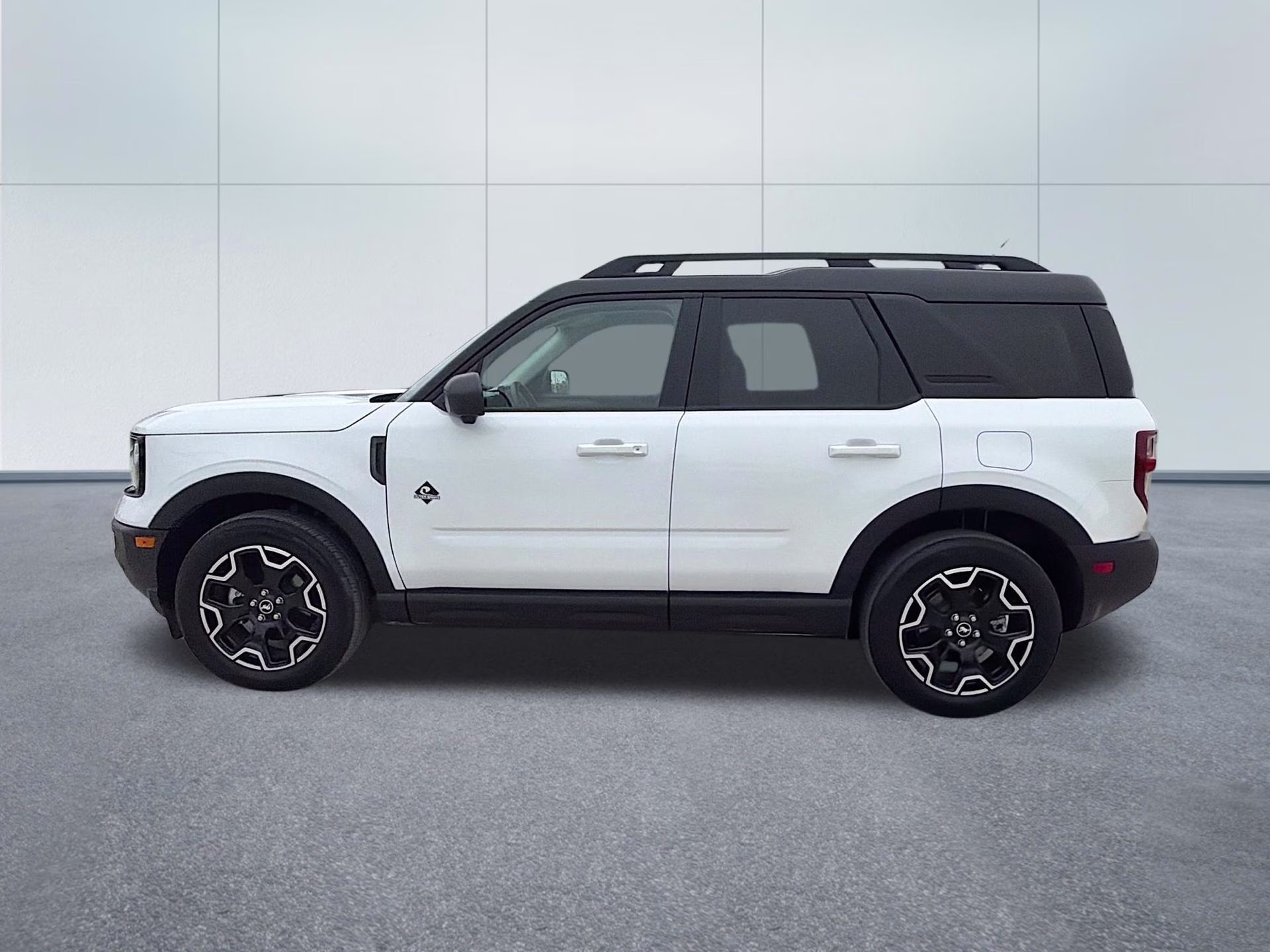 2025 Oxford White Ford Bronco Sport Outer Banks 4X4 SUV
