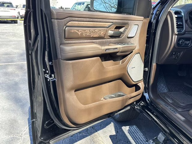 2025 Diamond Black Crystal Pearlcoat Ram 1500 Longhorn 4X4 Truck