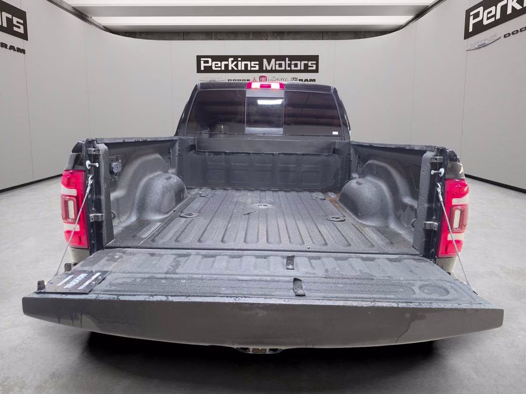 2022 Diamond Black Crystal Pearlcoat Ram 2500 Laramie 4X4 Truck