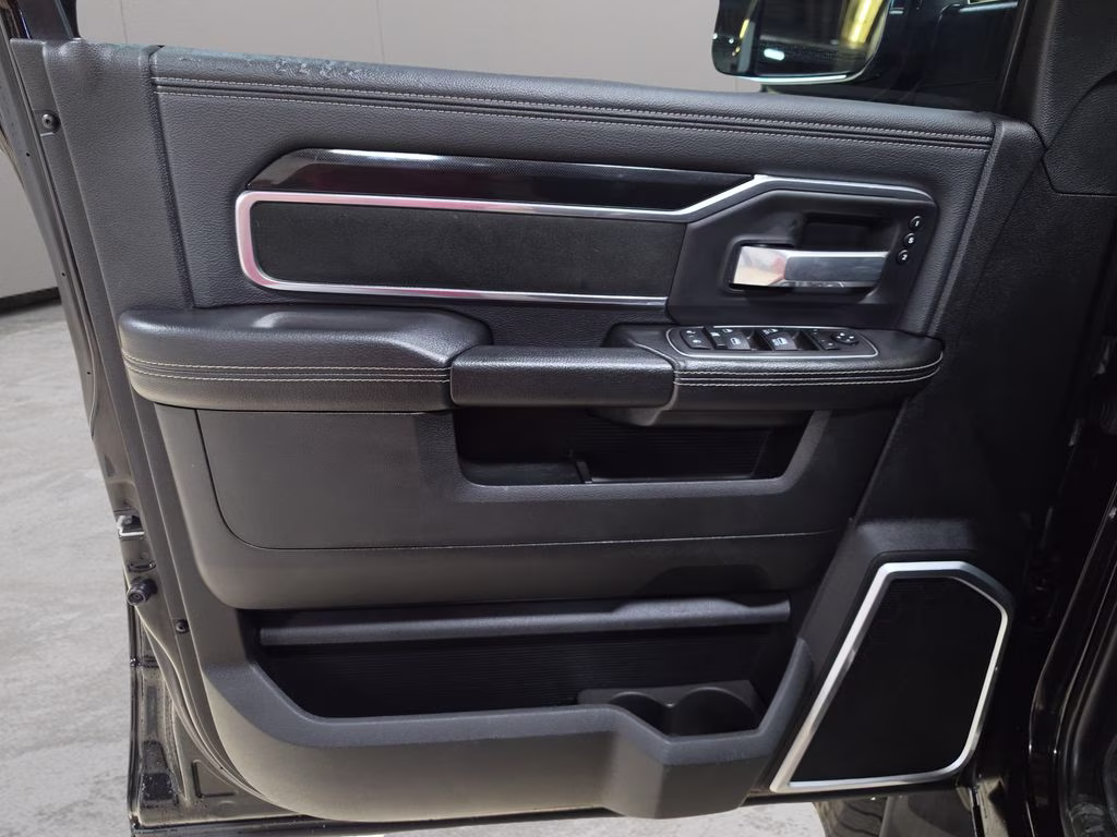 2022 Diamond Black Crystal Pearlcoat Ram 2500 Laramie 4X4 Truck
