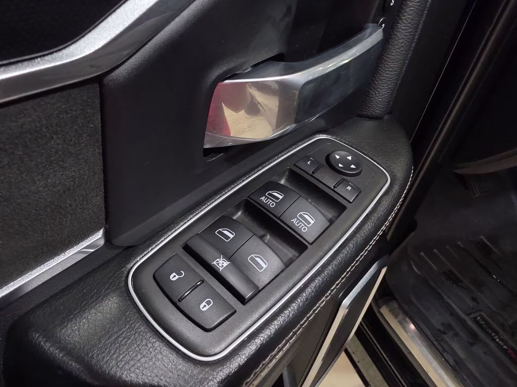 2022 Diamond Black Crystal Pearlcoat Ram 2500 Laramie 4X4 Truck
