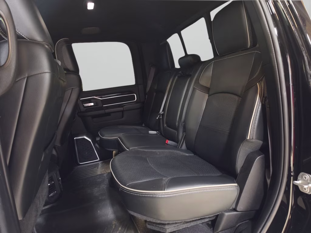 2022 Diamond Black Crystal Pearlcoat Ram 2500 Laramie 4X4 Truck