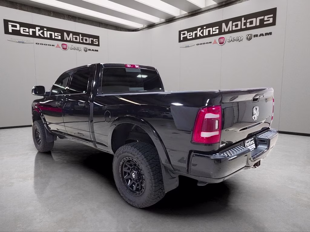2022 Diamond Black Crystal Pearlcoat Ram 2500 Laramie 4X4 Truck