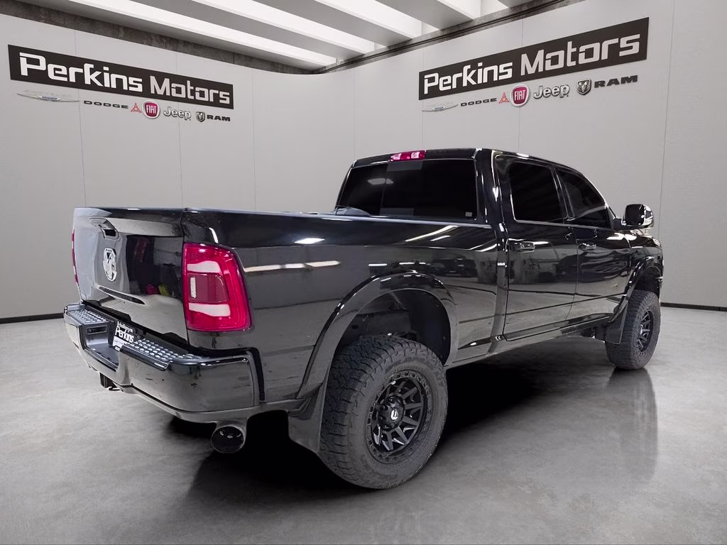 2022 Diamond Black Crystal Pearlcoat Ram 2500 Laramie 4X4 Truck