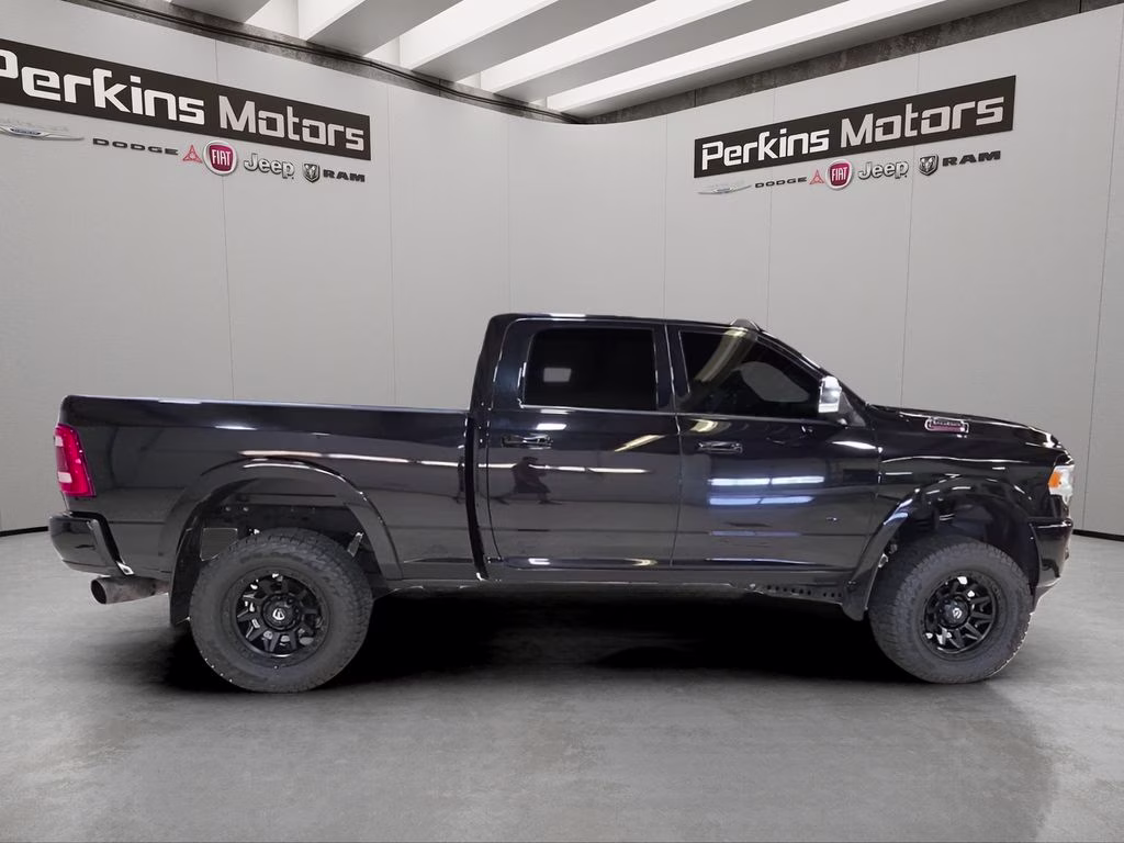 2022 Diamond Black Crystal Pearlcoat Ram 2500 Laramie 4X4 Truck