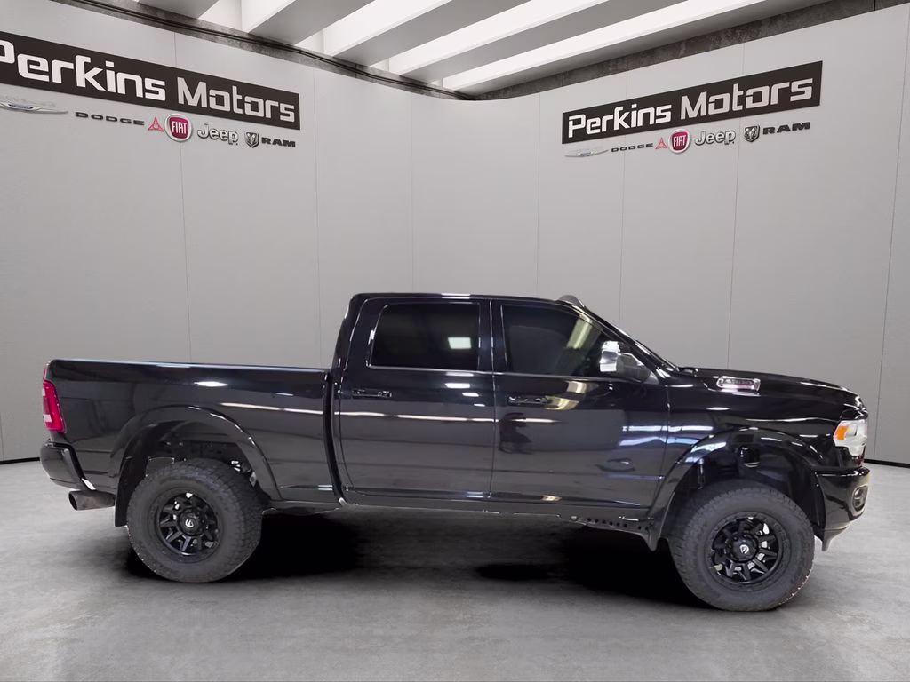 2022 Diamond Black Crystal Pearlcoat Ram 2500 Laramie 4X4 Truck